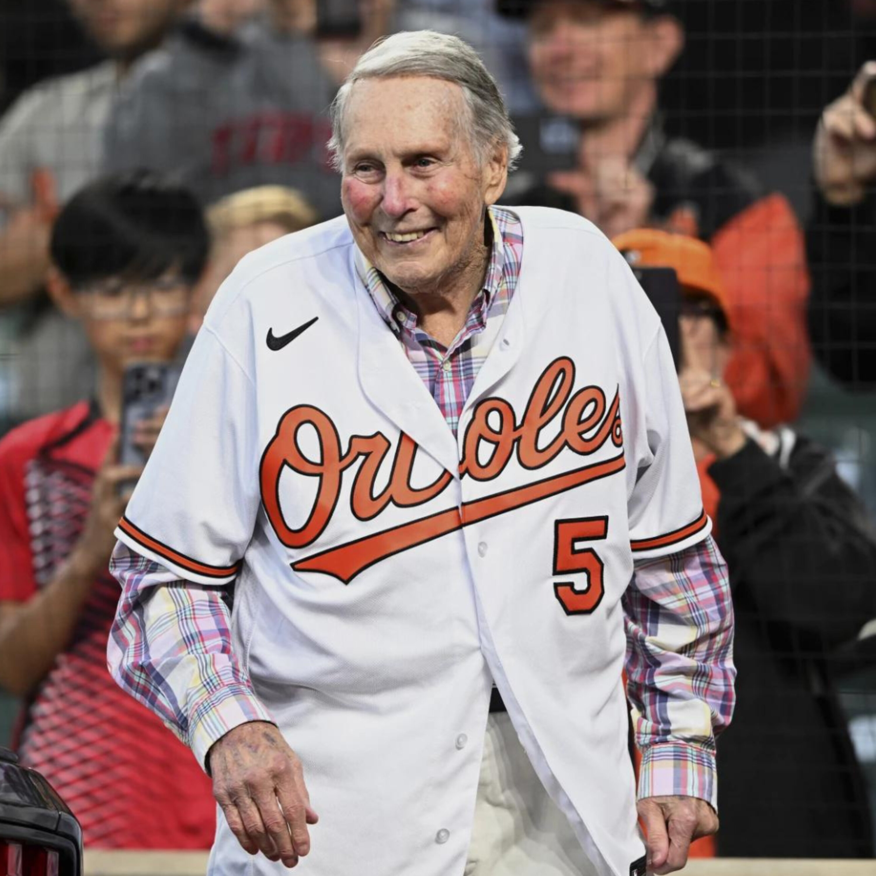 Famous Baltimore Orioles Brooks Robinson dies at 86 episode artwork